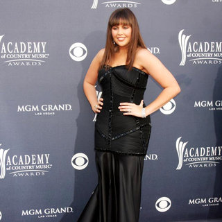 Hillary Scott, Lady Antebellum in The Academy of Country Music Awards 2011 - Arrivals