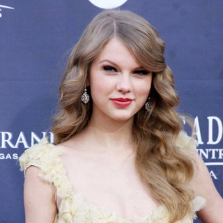 Taylor Swift in The Academy of Country Music Awards 2011 - Arrivals