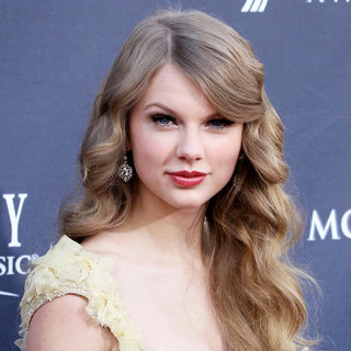 Taylor Swift in The Academy of Country Music Awards 2011 - Arrivals