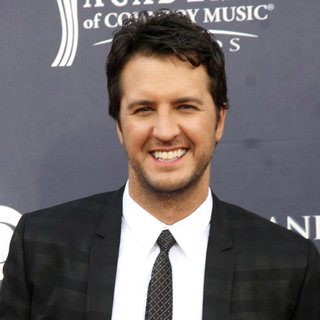 Luke Bryan in The Academy of Country Music Awards 2011 - Arrivals