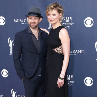 Sugarland in The Academy of Country Music Awards 2011 - Arrivals