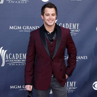 Easton Corbin in The Academy of Country Music Awards 2011 - Arrivals