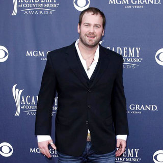 Lee Brice in The Academy of Country Music Awards 2011 - Arrivals