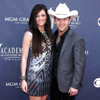 Kate Moore, Justin Moore in The Academy of Country Music Awards 2011 - Arrivals