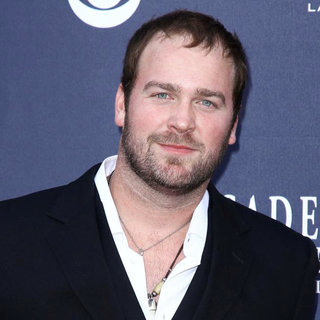 Lee Brice in The Academy of Country Music Awards 2011 - Arrivals