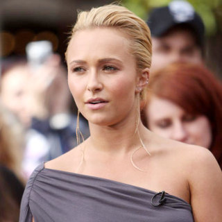 Hayden Panettiere in Hayden Panettiere Filming An Interview for The Entertainment Television News Programme 'Extra'