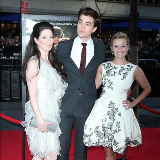 Sara Gruen, Robert Pattinson, Reese Witherspoon in The World Premiere of 'Water for Elephants' - Arrivals