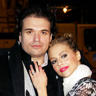 Brittany Murphy, Simon Monjack in Mercedes-Benz Fashion Week Fall 2008 - Matthew Williamson - Outside