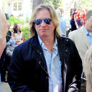 Val Kilmer in Val Kilmer Discusses Running for Political Office with Fans