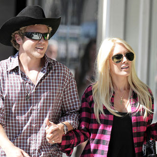 Spencer Pratt, Heidi Montag in Heidi Montag and Spencer Pratt filming a scene for 'The Hills'