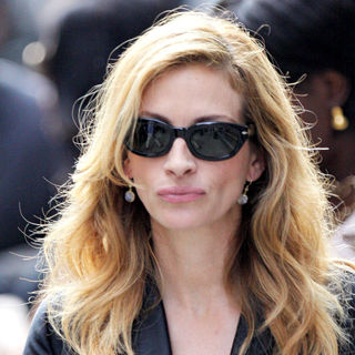 Julia Roberts in Julia Roberts on the set of her upcoming film 'Eat, Pray, Love'