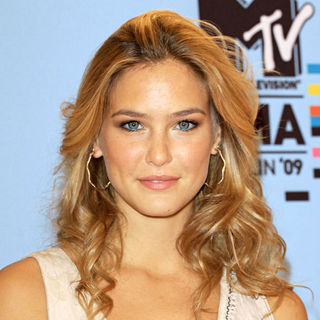 Bar Refaeli in The 2009 MTV European Music Awards (EMAs) - Arrivals - wenn5381101
