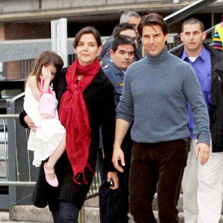 Tom Cruise, Katie Holmes, Suri Cruise in Katie Holmes visits her husband on the set of his new film 'Knight and Day' shooting on location