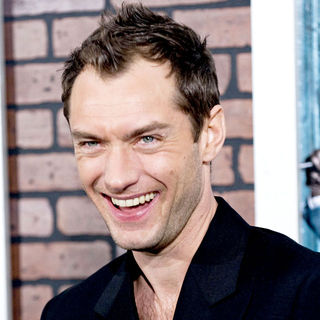 Jude Law in New York premiere of 'Sherlock Holmes' - Arrivals