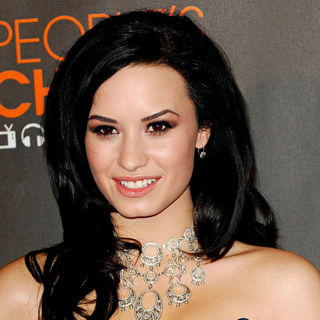 Demi Lovato in People's Choice Awards 2010