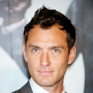 Jude Law in Premiere of 'Sherlock Holmes'