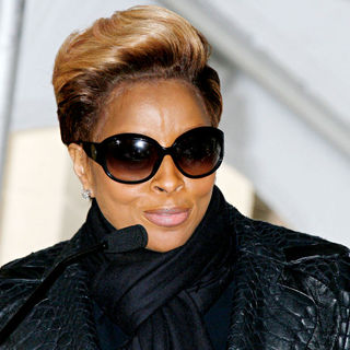 Mary J. Blige in Music Mogul Doug Morris honoured with the 2,399th star
