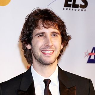 Josh Groban in 2010 MusiCares Person of The Year Tribute to Neil Young - Arrivals