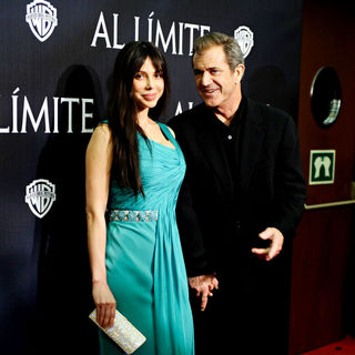 Oksana Grigorieva, Mel Gibson in The Premiere of The 'Edge of Darkness'