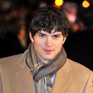 Ashton Kutcher in UK Film Premiere of 'Valentine's Day' - Arrivals
