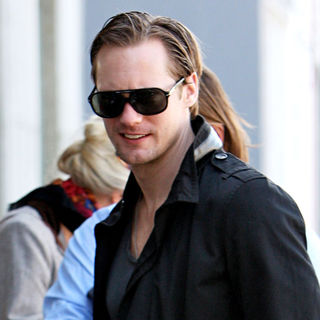 Alexander Skarsgard in Alexander Skarsgard enjoys lunch with friends