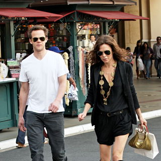 Joseph Cross, Anna Friel in Joseph Cross and Anna Friel shopping together