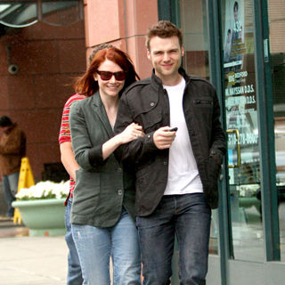Bryce Dallas Howard, Seth Gabel in Bryce Dallas Howard Leaving Anastasia Beverly Hills Salon with Seth Gabel