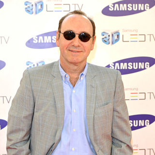 Kevin Spacey in Samsung 3D Television - Party