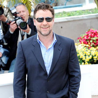 Russell Crowe in 2010 Cannes International Film Festival - Day 1 - 'Robin Hood' Photocall