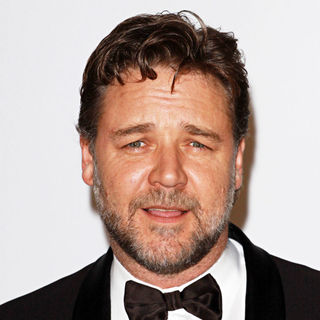 Russell Crowe in 2010 Cannes International Film Festival - Day 9 - amfAR's Cinema Against AIDS Gala - Arrivals