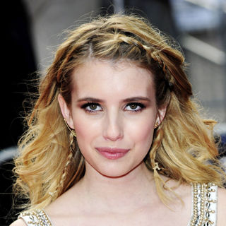 Emma Roberts in World Premiere of 4.3.2.1