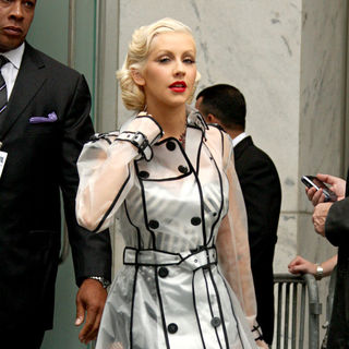 Christina Aguilera in Christina Aguilera Performing Live on The 'CBS Early Show'