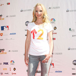 Anne Heche in 2010 Stand Up To Cancer - Arrivals