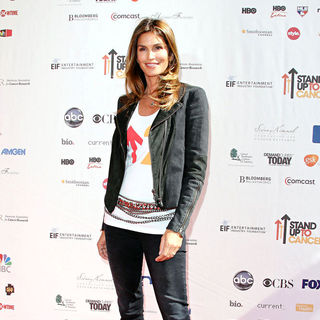 Cindy Crawford in 2010 Stand Up To Cancer - Arrivals