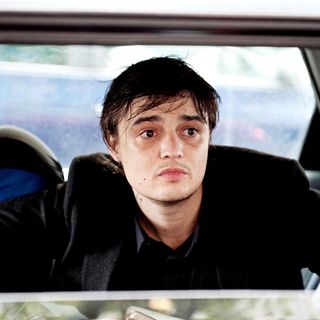 Pete Doherty in Pete Doherty Has His Chauffeur Stop His Car