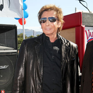 Barry Manilow in Manilow Music Project Donation Ceremony