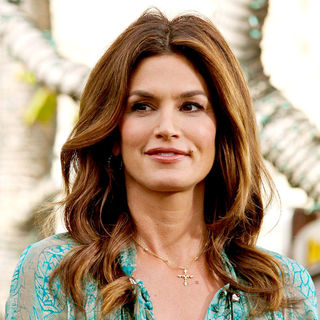 Cindy Crawford in Cindy Crawford Films An Interview for The Entertainment Television News Programme 'Extra'