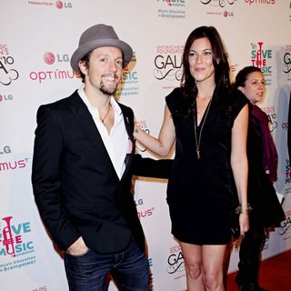Jason Mraz, Tristan Prettyman in Vh1 Save The Music Foundation Gala