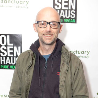 Moby in Haus Pure Vegan/Farm Sanctuary
