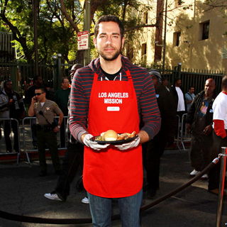 Zachary Levi in Celebrities Volunteer on Christmas Eve to Serve The Homeless - wenn5589288