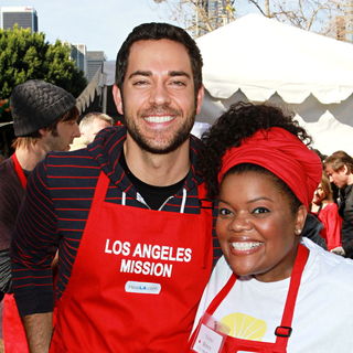Zachary Levi, Yvette Nicole Brown in Celebrities Volunteer on Christmas Eve to Serve The Homeless