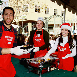Zachary Levi, Alex Beh, Jennifer Love Hewitt in Celebrities Volunteer on Christmas Eve to Serve The Homeless