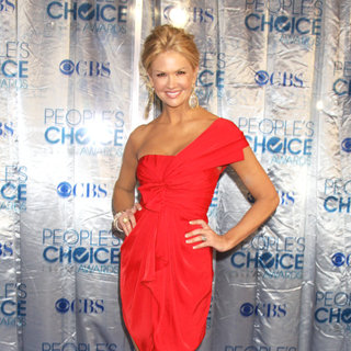 Nancy O'Dell in 2011 People's Choice Awards - Arrivals
