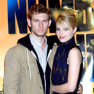 Alex Pettyfer, Dianna Agron in 'I Am Number Four' in-Store Signing