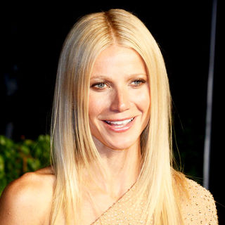 Gwyneth Paltrow in 2011 Vanity Fair Oscar Party - Arrivals