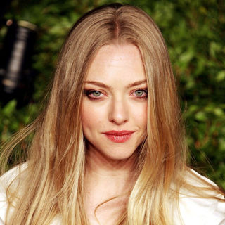 Amanda Seyfried in 2011 Vanity Fair Oscar Party - Arrivals