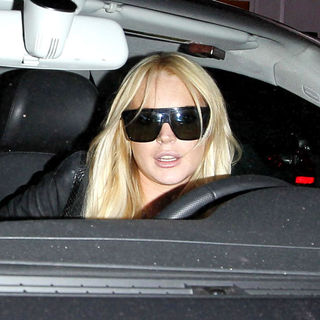 Lindsay Lohan in Lindsay Lohan and Ali Lohan Leaving Byron & Tracey Salon in Beverly Hills After Getting Their Hair