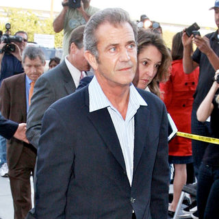 Mel Gibson in Mel Gibson Arriving at The Los Angeles County Superior Court Airport Courthouse