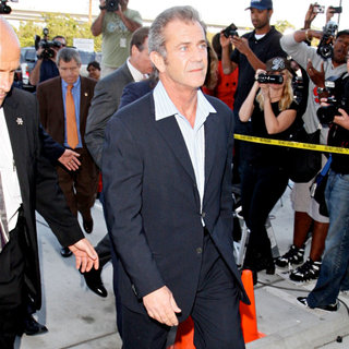 Mel Gibson in Mel Gibson Arriving at The Los Angeles County Superior Court Airport Courthouse