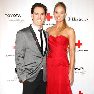 Mark-Paul Gosselaar, Catriona McGinn in The American Red Cross: Santa Monica Chapter's Annual Red Tie Affair - Arrivals